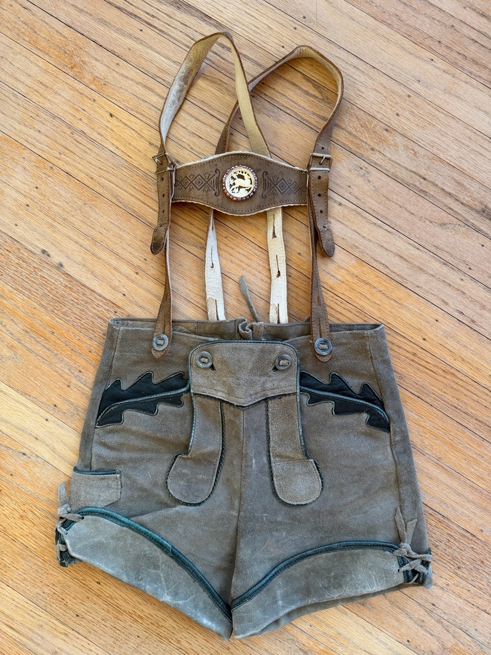 Adorable vintage lederhosen!
